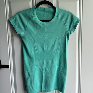 lululemon athletica Mint Green Short Sleeve Tee